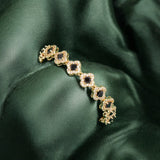 White Vintage Clover Bracelet